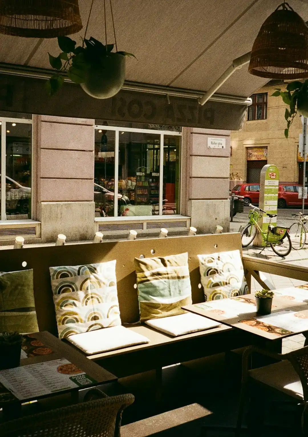 Café oder Bistro als Beispiel für Gastronomie-Weblösungen